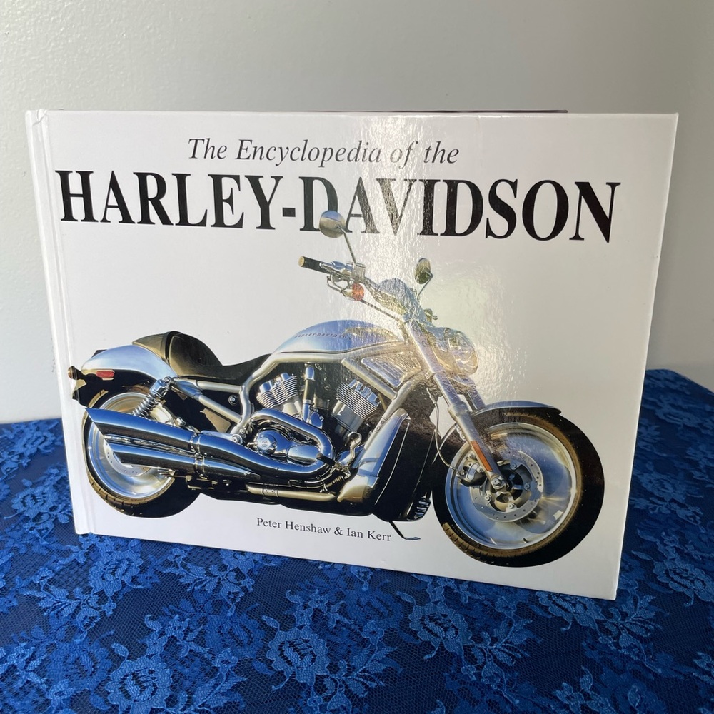 The Encyclopedia of the HARLEY-DAVIDSON, Hardcover
